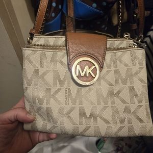 Micheal kors crossbody purse